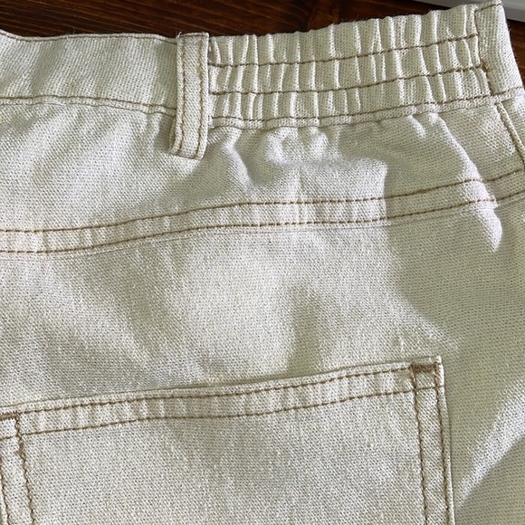 Ruby Rd. Gem embellished front pockets cream colored jeans with gold sheen - Picture 4 of 6